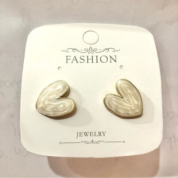Fashion Jewelry Pearl Heart Shaped Stud Earrings - Picture 1 of 8